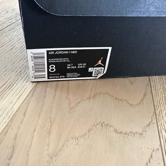 NEW - Nike Jordan Sneakers - Mens size 8 - Picture 5 of 5